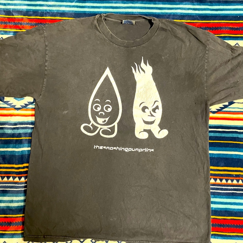 SMASHING PUMPKINS 🎃 Vintage t-shirt !!!! Size Large . Well used condition